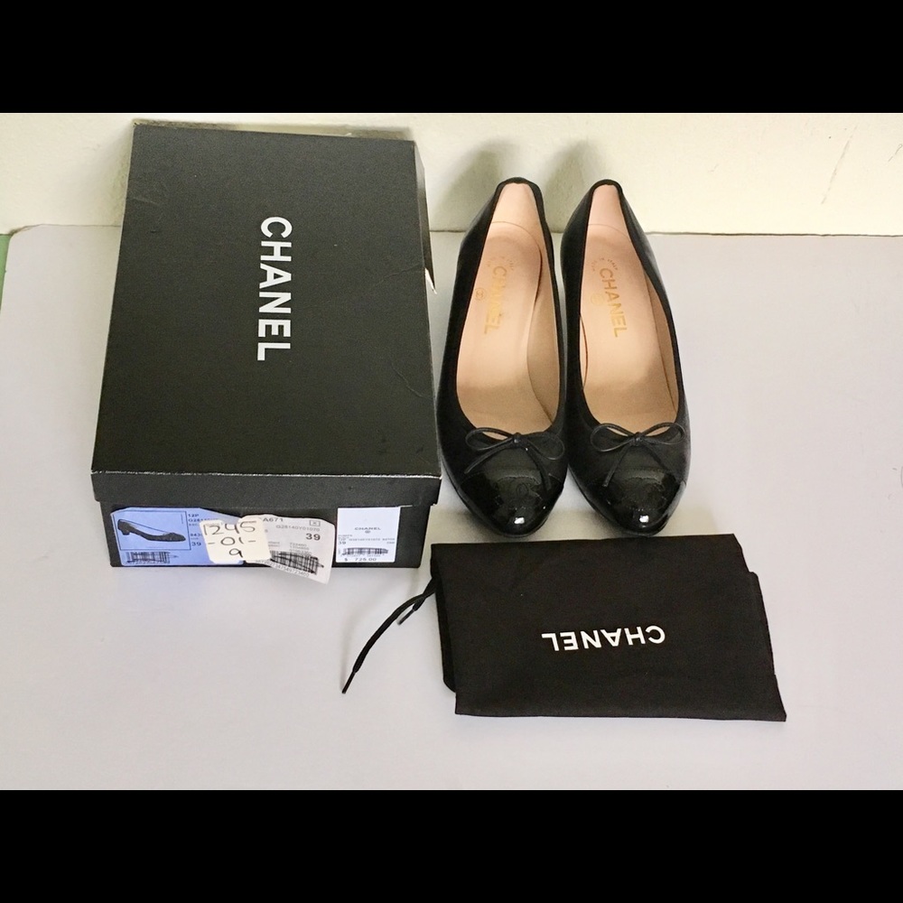 Authentic Chanel pumps heels black
